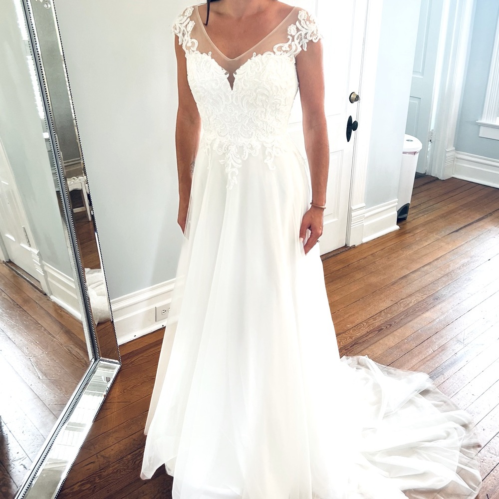 Elegant White Lace A-Line Wedding Dress